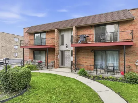 643 N Carroll Pkwy #210B, Glenwood, IL 60425