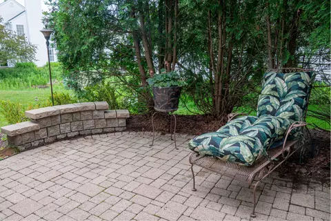 Exterior - 103 Hampton Blvd, Lake Bluff, IL 60044 photo 2 of 3