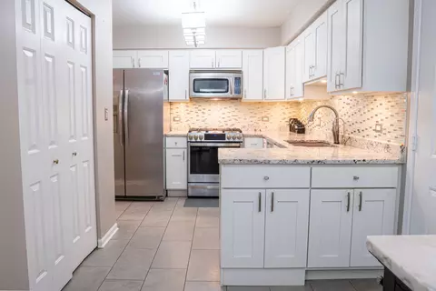 Kitchen - 103 Hampton Blvd, Lake Bluff, IL 60044 photo 1 of 1