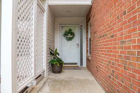 Entry Way - 103 Hampton Blvd, Lake Bluff, IL 60044 photo 1 of 2