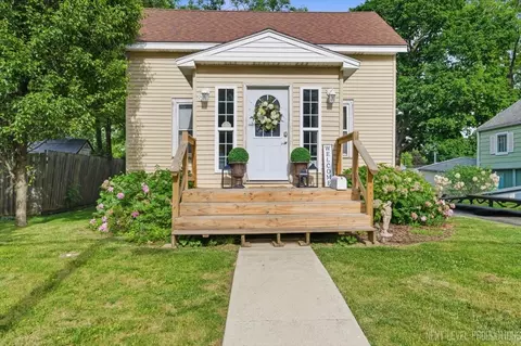 1034 Somonauk St, Sycamore, IL 60178