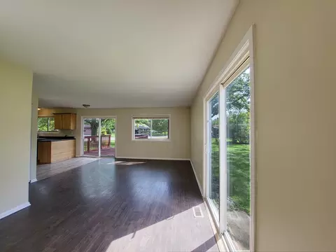 Living - 25 Pheasant Rd, Matteson, IL 60443 photo 7 of 7