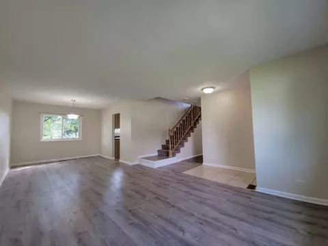 Living - 25 Pheasant Rd, Matteson, IL 60443 photo 1 of 7