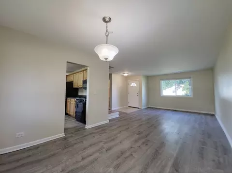 Living - 25 Pheasant Rd, Matteson, IL 60443 photo 4 of 7