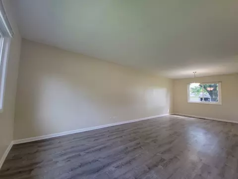 Living - 25 Pheasant Rd, Matteson, IL 60443 photo 2 of 7