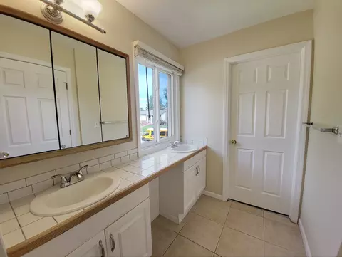 Bath - 25 Pheasant Rd, Matteson, IL 60443 photo 2 of 5