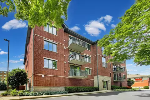 511 N Cass Ave #2C, Westmont, IL 60559