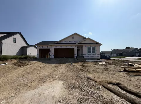 6107 Belle Ct, Davenport, IA 52807