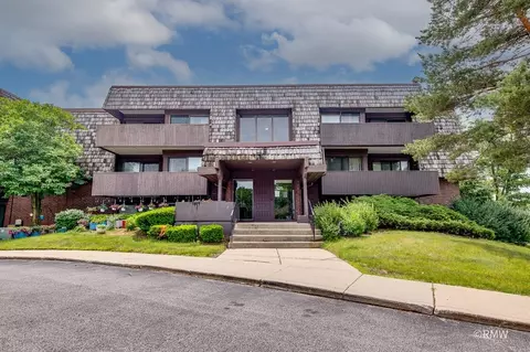 525 Timber Ridge Dr #306, Carol Stream, IL 60188