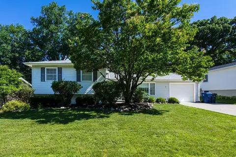 1720 Elmwood Ave, Bettendorf, IA 52722