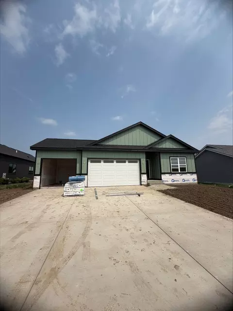 6133 Thor Ave, Davenport, IA 52807