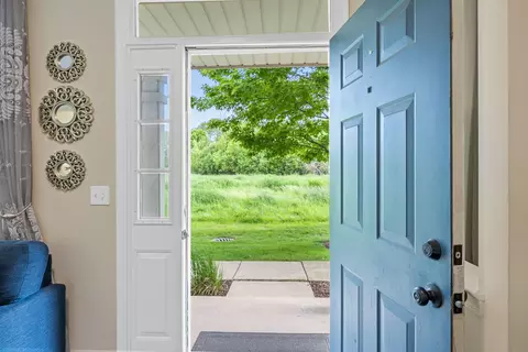 Entry Way - 732 County Line Rd, Aurora, IL 60502 photo 1 of 6