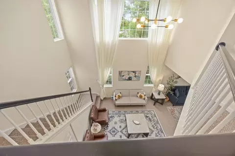 Entry Way - 732 County Line Rd, Aurora, IL 60502 photo 3 of 6