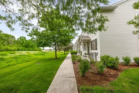 Exterior - 732 County Line Rd, Aurora, IL 60502 photo 3 of 6