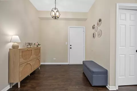 Entry Way - 732 County Line Rd, Aurora, IL 60502 photo 5 of 6