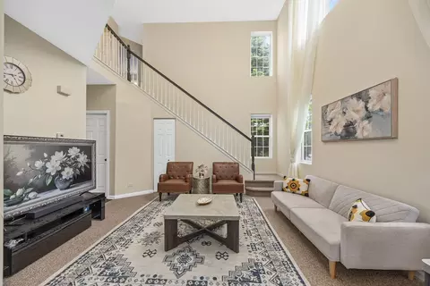 Living - 732 County Line Rd, Aurora, IL 60502 photo 4 of 7