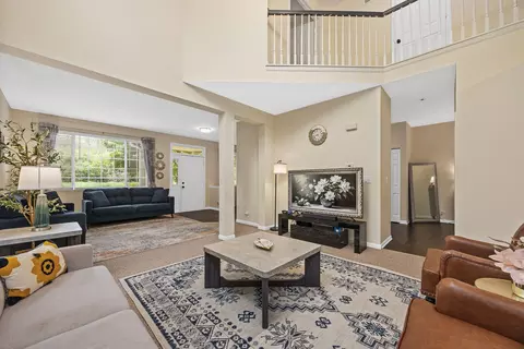 Living - 732 County Line Rd, Aurora, IL 60502 photo 2 of 7