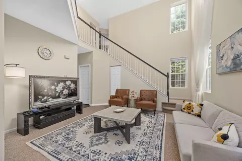 Living - 732 County Line Rd, Aurora, IL 60502 photo 1 of 7
