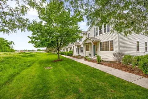 Exterior - 732 County Line Rd, Aurora, IL 60502 photo 2 of 6