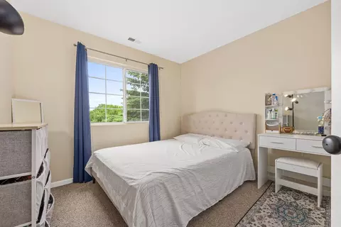 Bedroom - 732 County Line Rd, Aurora, IL 60502 photo 2 of 3