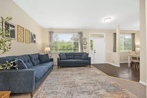 Living - 732 County Line Rd, Aurora, IL 60502 photo 5 of 7