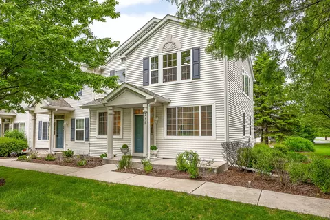 732 County Line Rd, Aurora, IL 60502