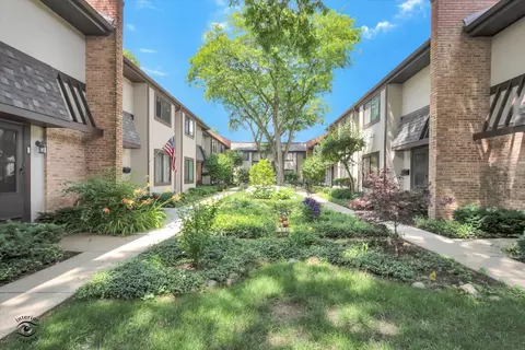 1734 Henley St #4, Glenview, IL 60025