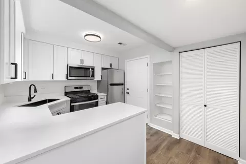 Kitchen - 15622 Millard Ave, Markham, IL 60428 photo 1 of 4