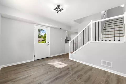 Living - 15622 Millard Ave, Markham, IL 60428 photo 4 of 5