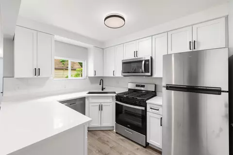 Kitchen - 15622 Millard Ave, Markham, IL 60428 photo 3 of 4