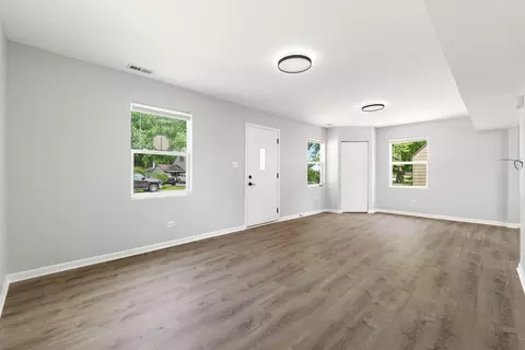 Living - 15622 Millard Ave, Markham, IL 60428 photo 2 of 5