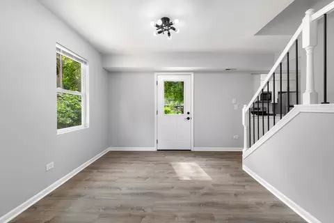 Living - 15622 Millard Ave, Markham, IL 60428 photo 3 of 5
