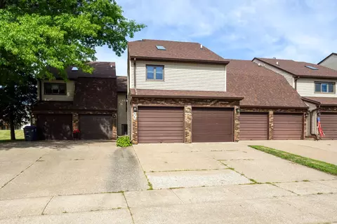 3940 Partridge Cir #D, Bettendorf, IA 52722