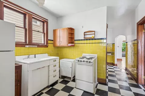 3039 N Gresham Ave, Chicago, IL 60618 photo 2