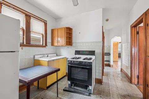 3039 N Gresham Ave, Chicago, IL 60618 photo 3