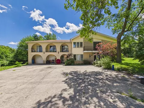 94 Old Creek Rd, Palos Park, IL 60464