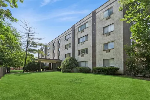 1415 W Pratt Blvd #303, Chicago, IL 60626