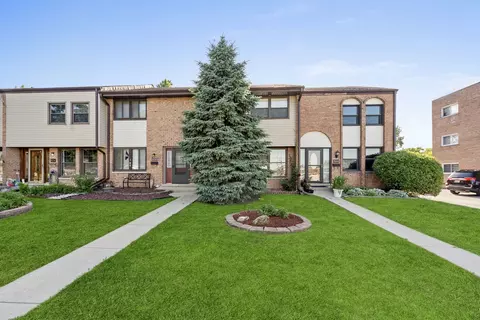 7628 S 88 Ave #15, Justice, IL 60458