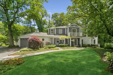 955 Wildwood Ln, Highland Park, IL 60035