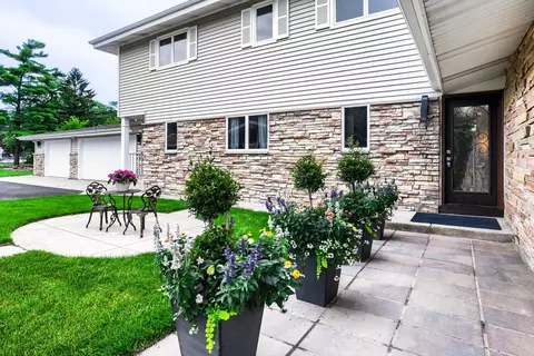 1325 E Lake Ave, Glenview, IL 60025