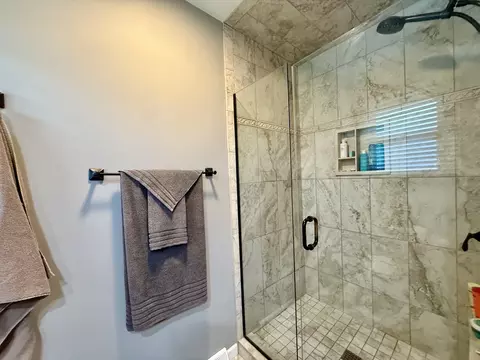 Bath - 7 Westminster Dr, Spring Valley, IL 61362 photo 4 of 6