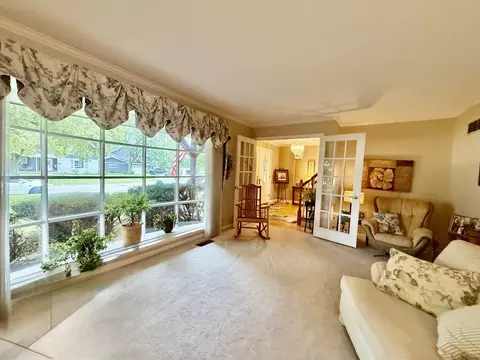 Living - 7 Westminster Dr, Spring Valley, IL 61362 photo 2 of 10