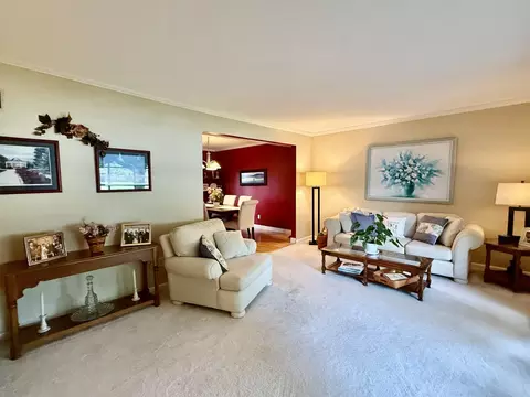 Living - 7 Westminster Dr, Spring Valley, IL 61362 photo 1 of 10