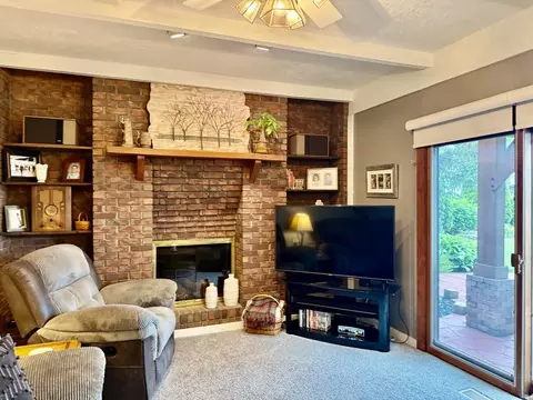 Living - 7 Westminster Dr, Spring Valley, IL 61362 photo 7 of 10