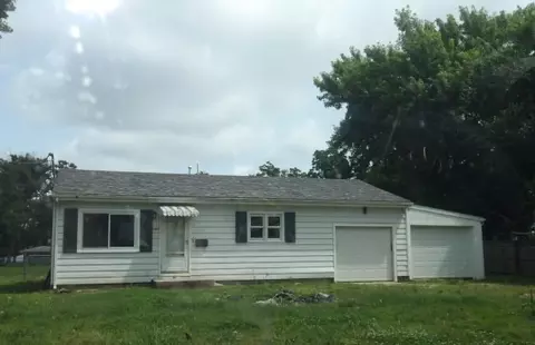 2003 Cleveland Ave, Charleston, IL 61920