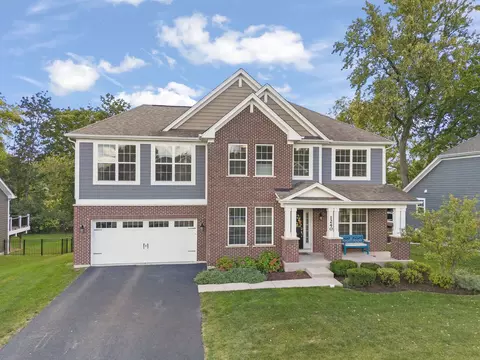 1240 W Thomas Rd, Wheaton, IL 60187
