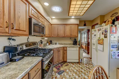 Kitchen - 181 W 28th St, South Chicago Heights, IL 60411 photo 1 of 2