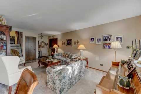 Living - 181 W 28th St, South Chicago Heights, IL 60411 photo 2 of 4