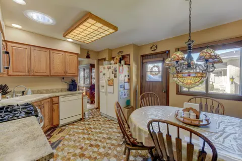 Kitchen - 181 W 28th St, South Chicago Heights, IL 60411 photo 2 of 2