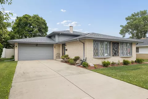 67 Rosewood Ln, Chicago Heights, IL 60411